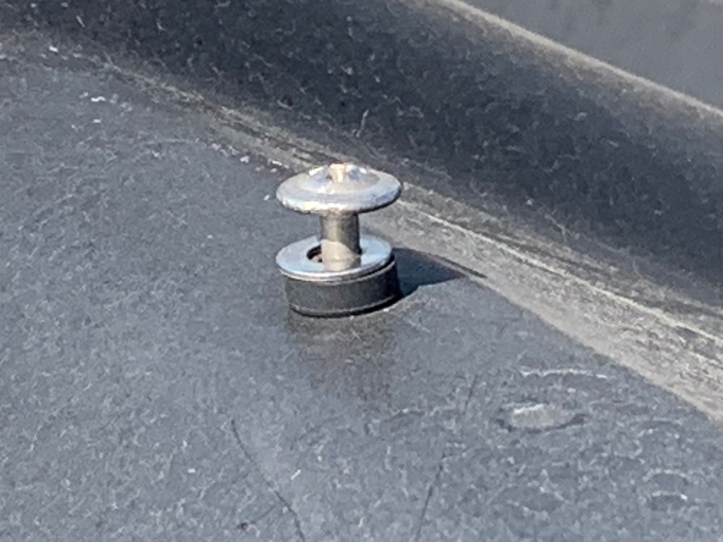 守山区で棟冠瓦の固定浮き