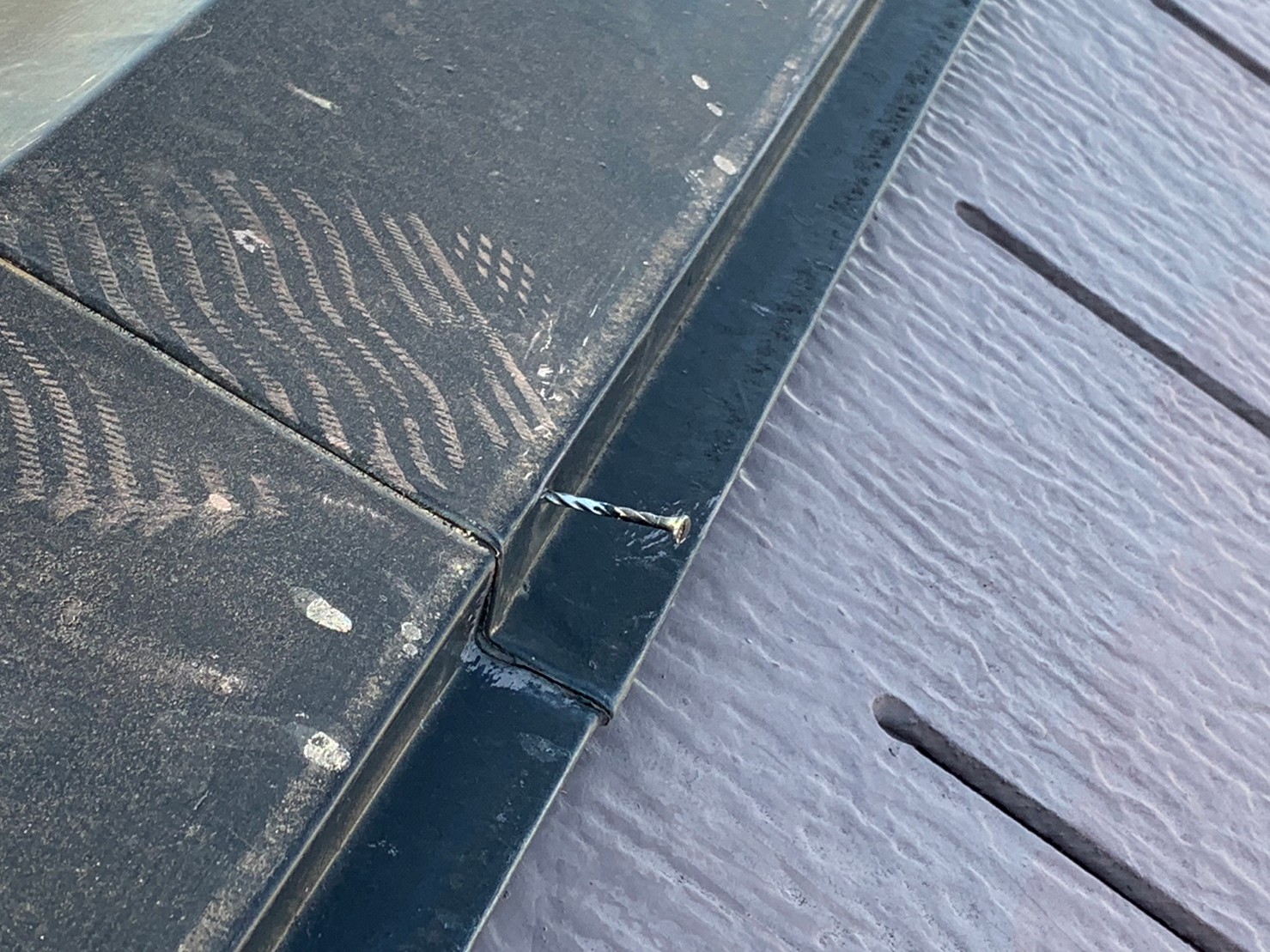 守山区の棟板金釘浮き