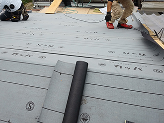 ルーフィングを施工した屋根