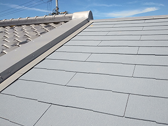 瓦とスレートの境目