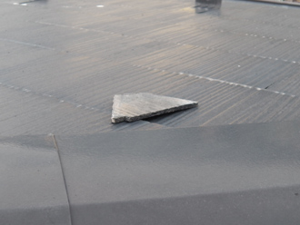 破損したスレート