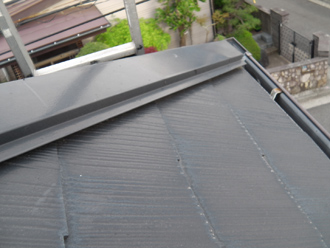 浮いた棟板金