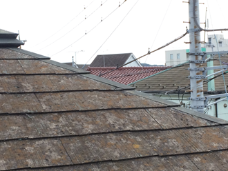 塗膜が劣化して剥がれたスレート屋根