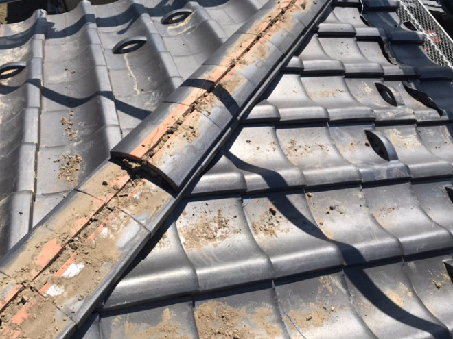 棟瓦取り直し工事　棟の解体