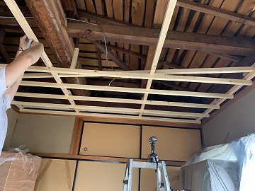 天井骨組み