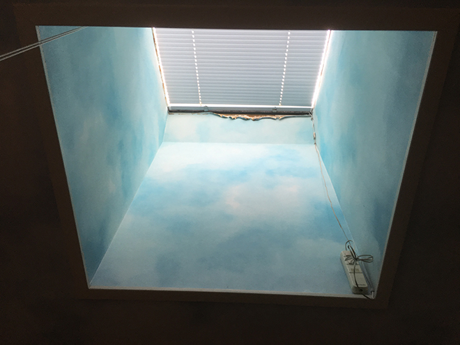 吹田市佐井寺で天窓からの雨漏りでクロスの剥がれ、板金のカバー工事を実施