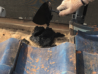 なんばん漆喰で瓦を補修