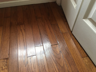 富里市日吉台で天窓とサッシからの雨漏りによってクロス、床板の傷み