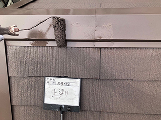 棟板金上塗りの様子