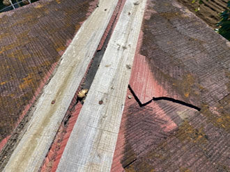 貫板が剝き出しです