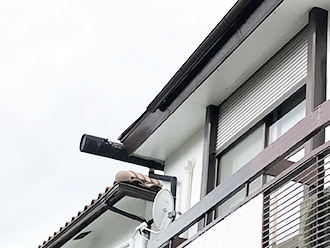 吹田市高野台で雨樋破損による水漏れ発生、雨樋はこまめなメンテナンスを