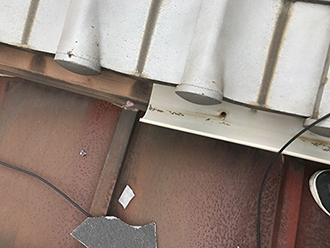 雨樋が途中でなくなっています