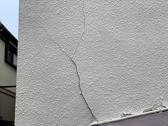 外壁にできた構造クラック