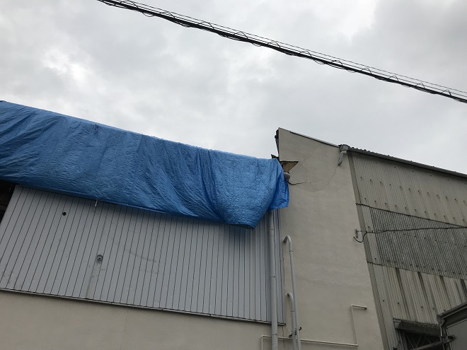 ブルーシートによる雨養生