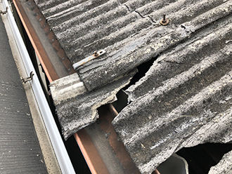 アスベスト含有波板破損