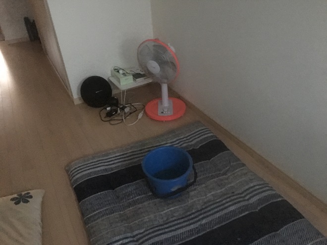 バケツによる雨漏り応急処置