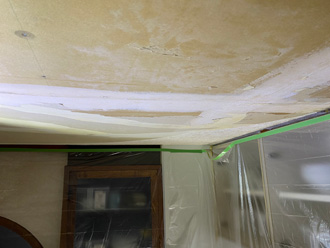 横浜市港北区新吉田東で雨漏りによるクロス汚れの交換と波板交換工事