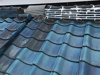 倒壊した棟の現場調査