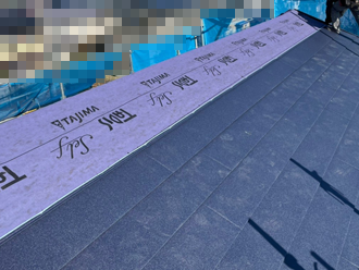 屋根に設置されたスーパーガルテクト