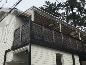 雨樋が詰まったベランダ屋根