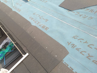 屋根の部分葺き替え工事　屋根材取り付け