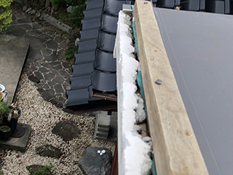 ケラバ水切り板金がなくなっています