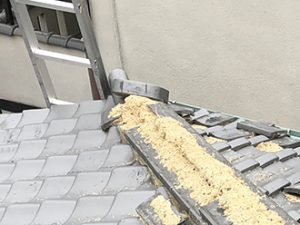 崩れている隅棟