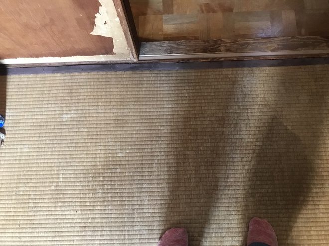 吹田市垂水町で雨漏り点検｜畳、ふすまなど雨漏りの二次被害は深刻です