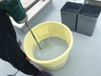 海老名市杉久保南で雨漏りしている陸屋根をウレタン防水工事で改善します