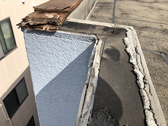 笠木剥がれの様子