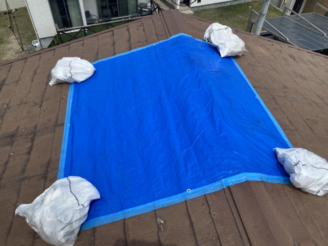 名古屋市守山区中志段味でカラーベスト屋根の棟部分からの雨漏りの調査