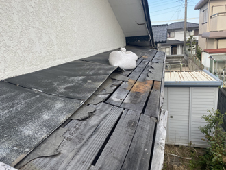 庇も破損しています