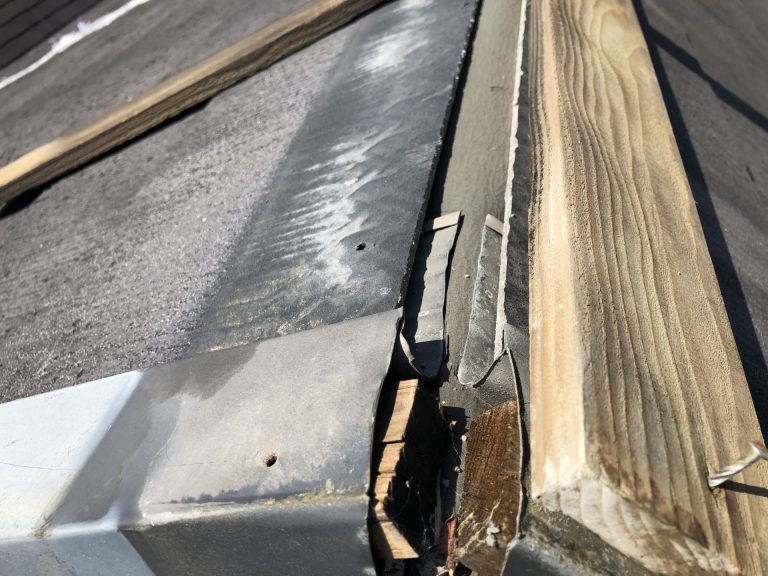 棟板金と貫板の破損