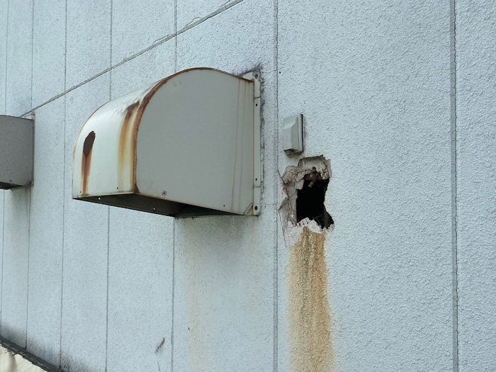 外壁の穴あき補修