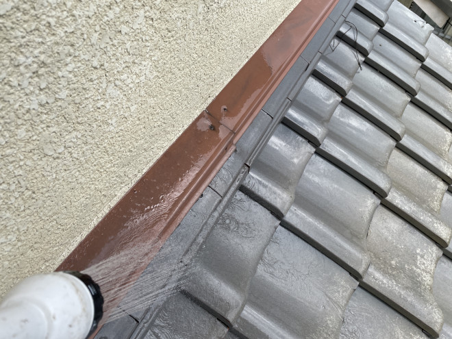 雨漏れ箇所散水