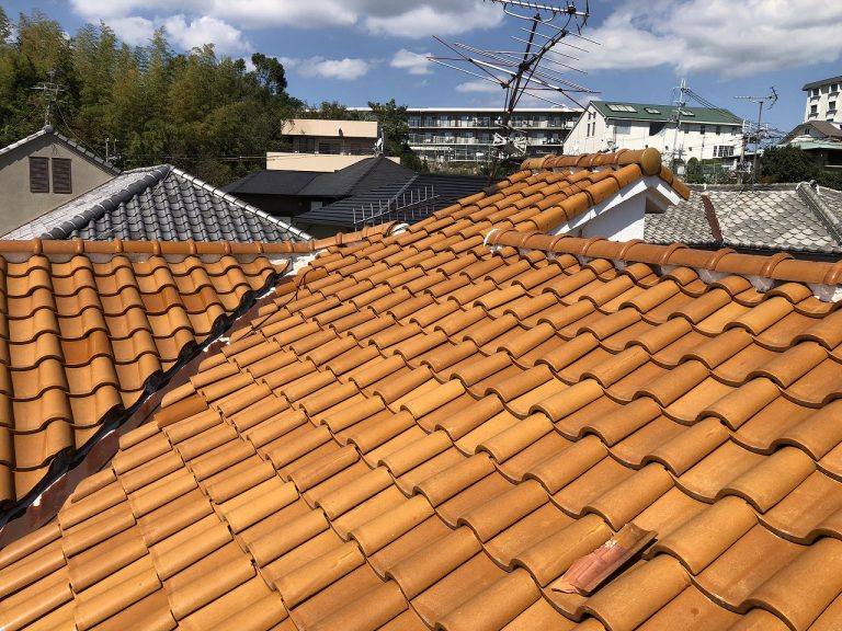 オレンジ色の瓦屋根