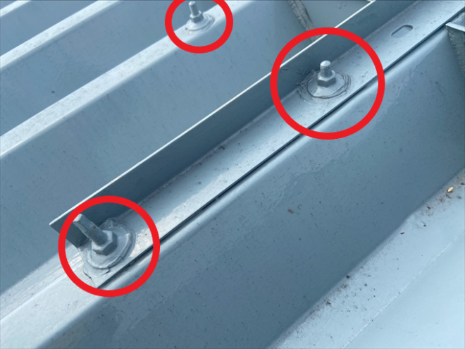 さいたま市西区　折板屋根　ボルト　コーキング