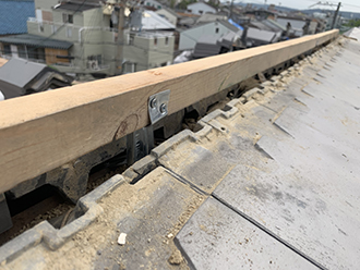 補強金具と芯材の取付