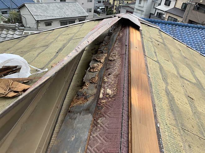 棟板金をめくってみる