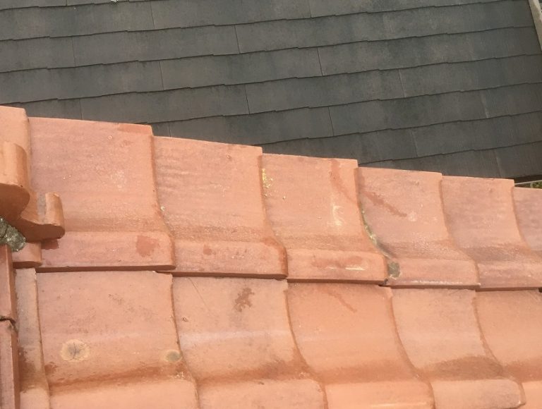 瓦屋根の破損箇所の修復後