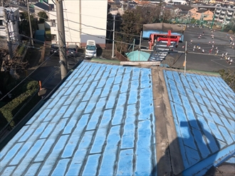 雨漏りを起こしたスレート屋根