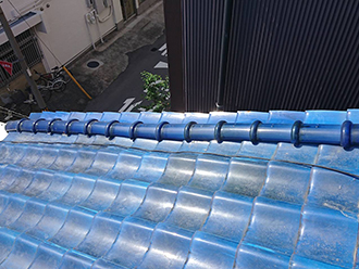 吹田市で降り棟の丸瓦が落ち雨漏り発生！なんばん漆喰で補修