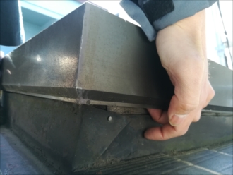 トップライト立ち上がり部分の板金から雨漏り