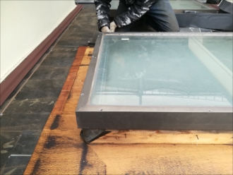 内側から立ち上げて施工されたトップライト