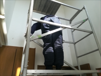 天窓撤去では内装用足場を使う場合もあります