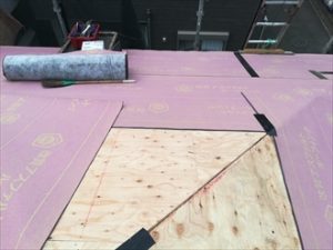 防水シートを敷設