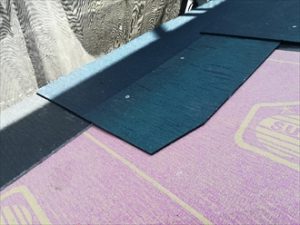 軒には軒専用の板金を設置