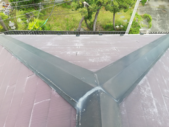 棟板金のコーキングが劣化