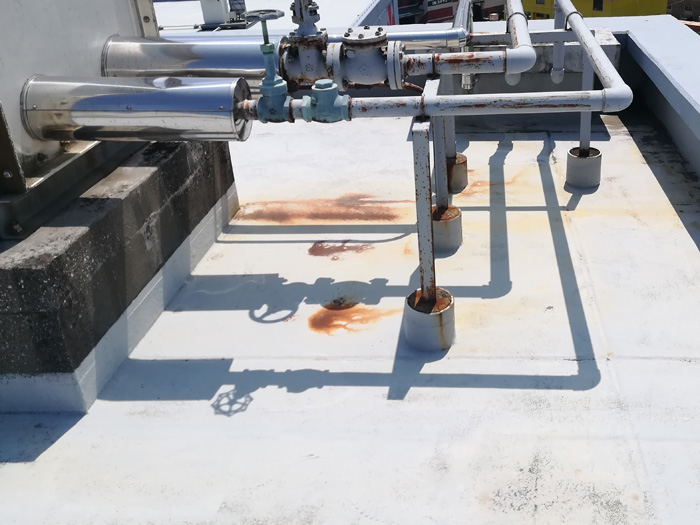 錆で汚れが出ている