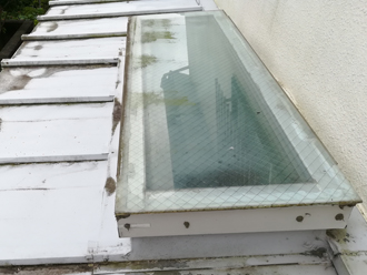 天窓が古くなっている